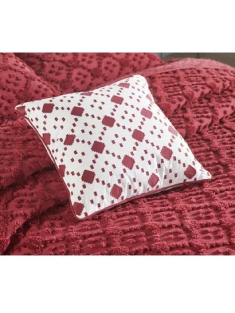 Red Crochet-Style Queen Bedspread Set - Cozy Home Bedding NEW.  JCPENNEY